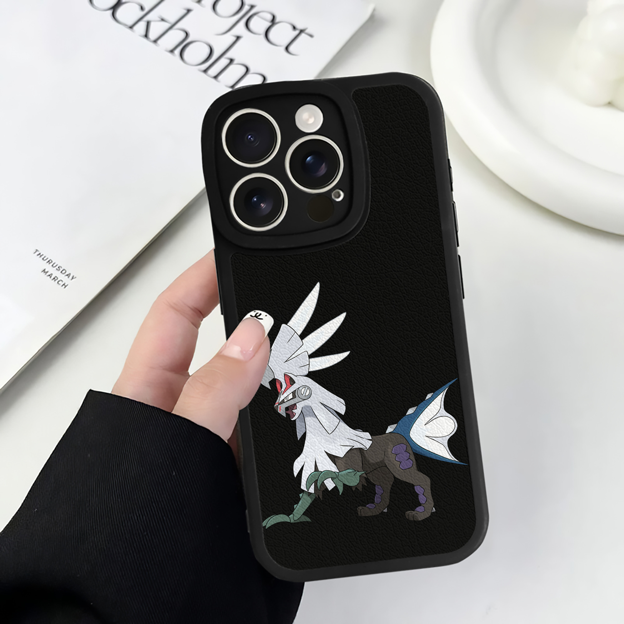 （画像用） ポケットモンスター Pokémon 【iPhone 16シリーズ対応】シリコンスマホケース（レザー調） 材質：シリコン